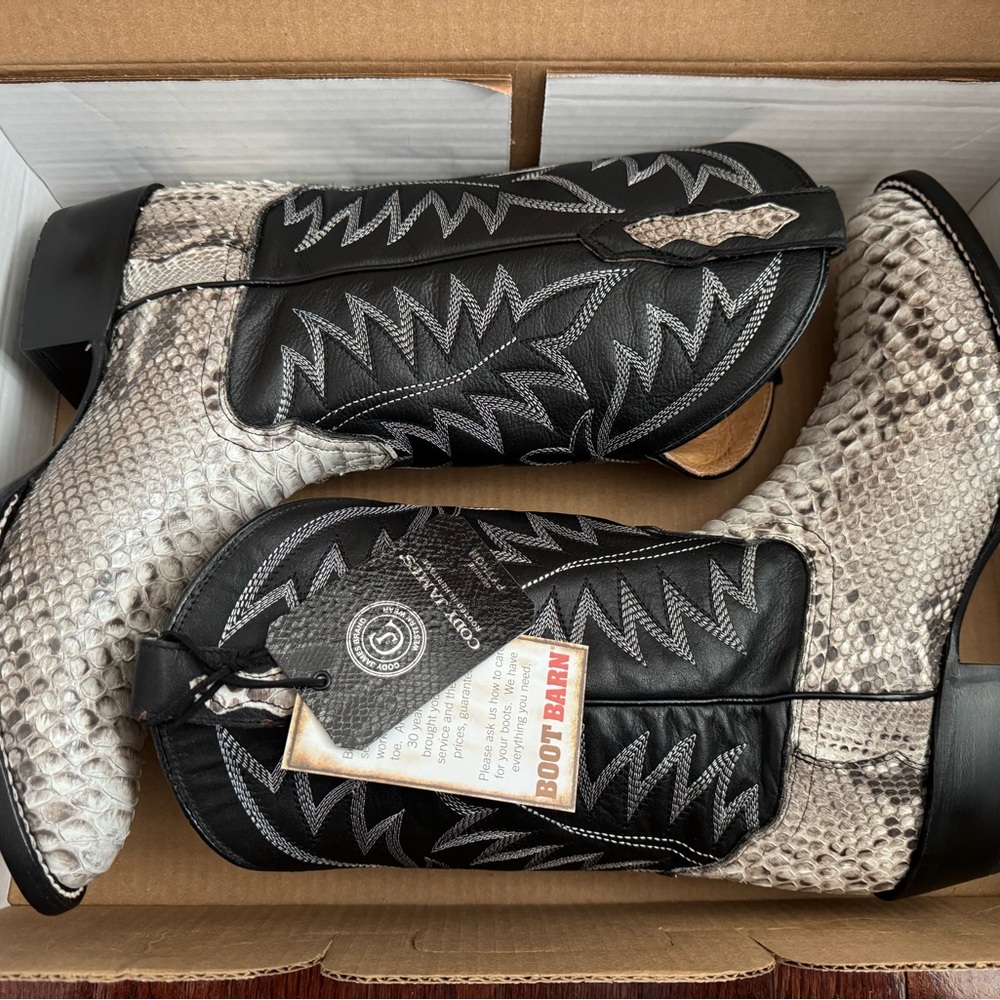 NWT Cody James genuine Python cowboy boots 9.5D round toe